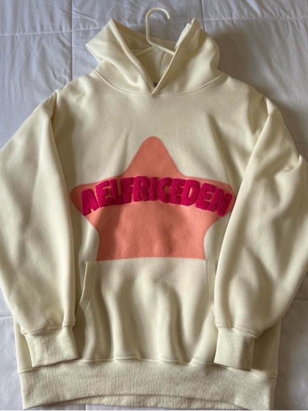 Aelfriceden star crème hoodie